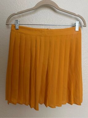 Pleated Mustard Short Skirt - M